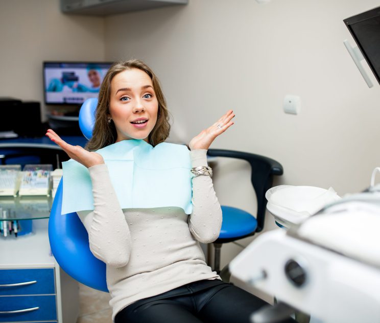Top 5 Signs You Need to Visit a Dental Clinic Near You—And How to Choose the Right One